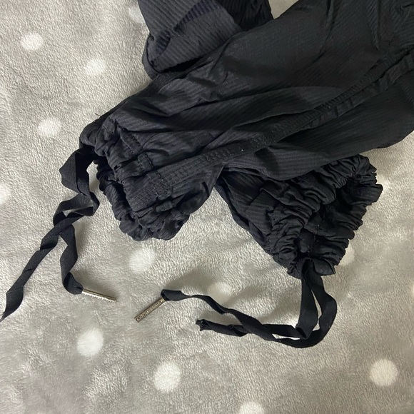 Black Lululemon joggers size 4. - Picture 3 of 3
